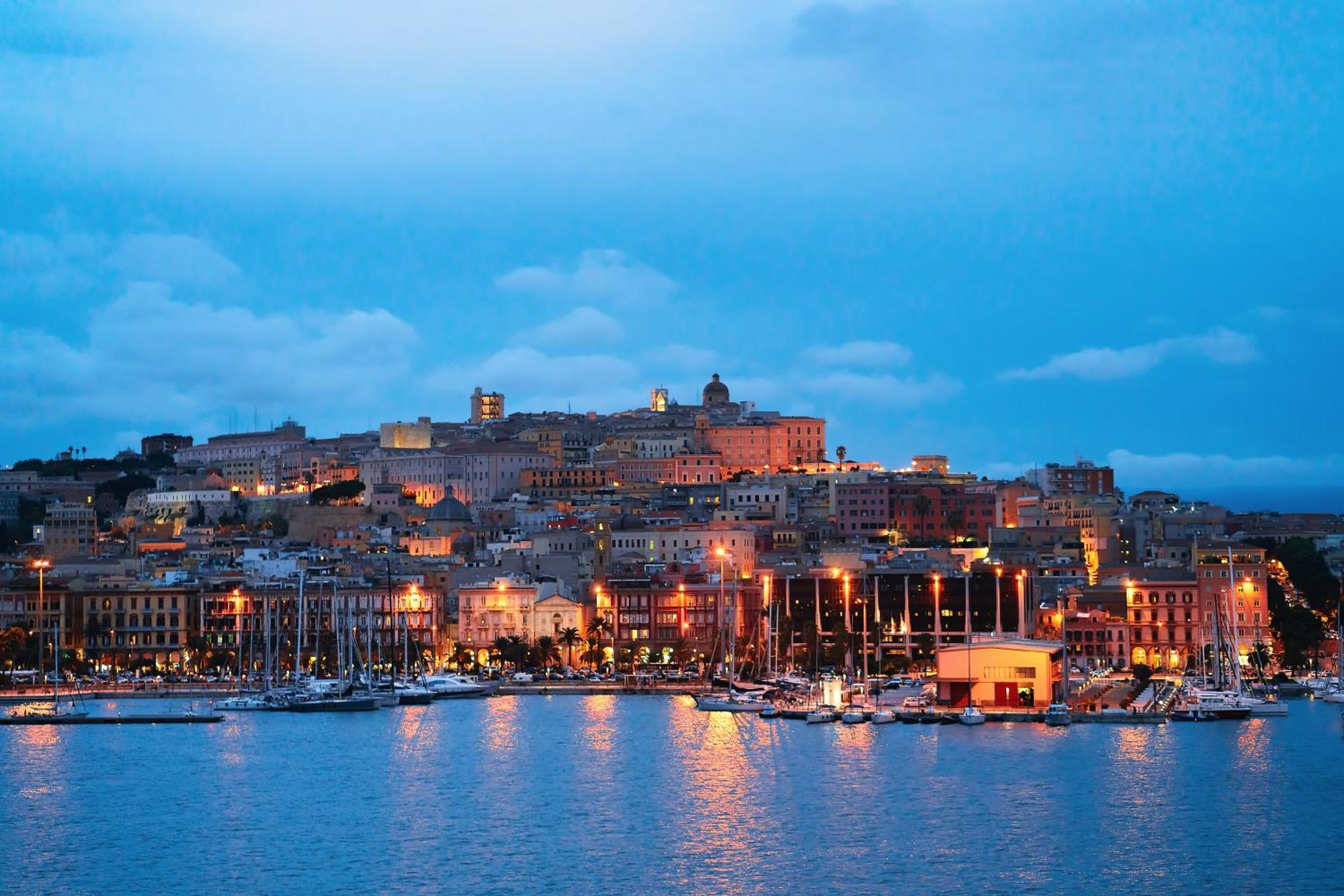 Casa Storica Di Charme Con Vista Mare Nel Cuore Di 卡利亚里 外观 照片